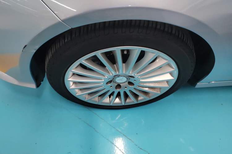 Used Mercedes-Benz E-Class 2015 Facelift E 200 L Left Front Wheel Hub