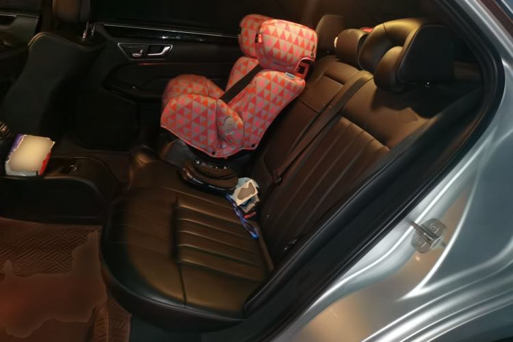 Used Mercedes-Benz E-Class 2015 E 260 L Sport & Fashion Model Left Rear Seat