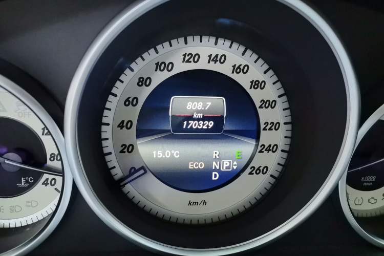 Used Mercedes-Benz E-Class 2015 E 260 L Sport Edition Odometer Close Up