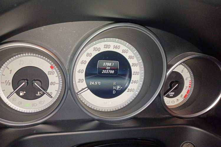 Used Mercedes-Benz E-Class 2015 Facelift E 200 L Sport Edition Odometer Close Up