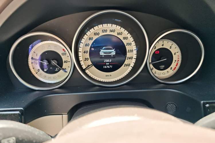 Used Mercedes-Benz E-Class 2015 E 260 L Sport Edition Odometer Close Up