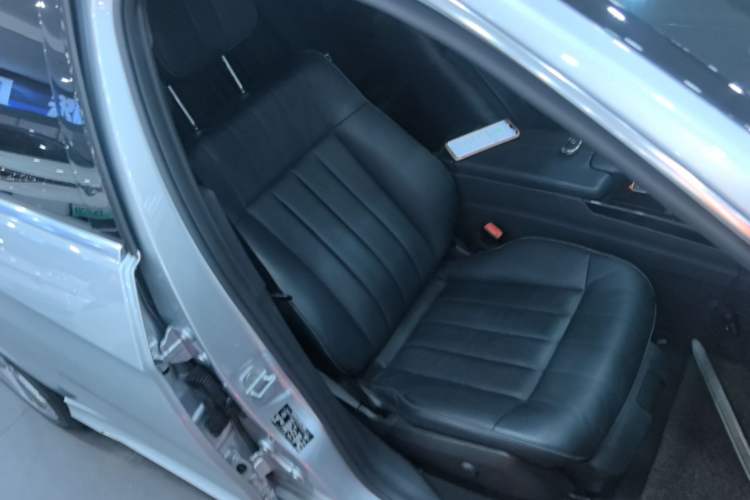 Used Mercedes-Benz E-Class 2015 E 320 L Sport 4MATIC Right Front Seat
