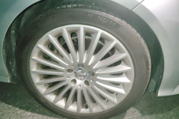 Used Mercedes-Benz E-Class 2015 E 320 L Right Front Wheel Hub