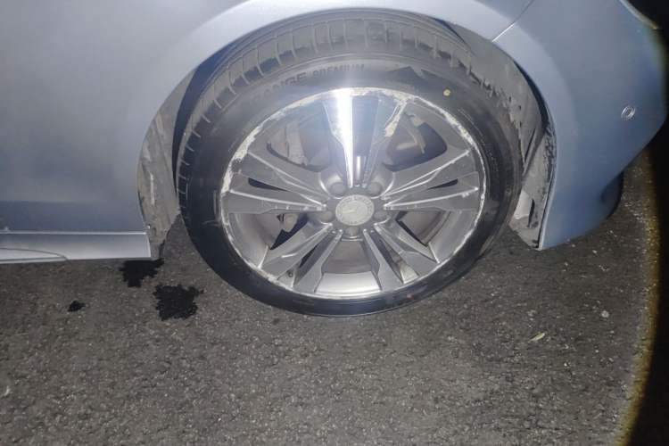 Used Mercedes-Benz E-Class 2015 E 260 L Sport Edition Right Front Wheel Hub