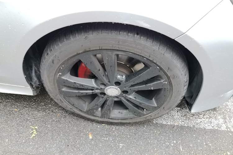 Used Mercedes-Benz E-Class 2015 E 260 L Sport Edition Right Front Wheel Hub