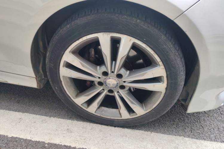 Used Mercedes-Benz E-Class 2015 E 260 L Sport & Fashion Model Right Front Wheel Hub
