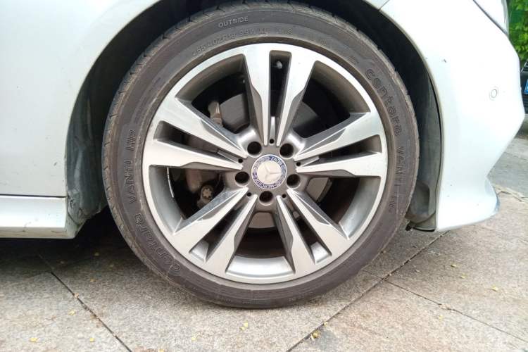 Used Mercedes-Benz E-Class 2015 Facelift E 200 L Sport Edition Right Front Wheel Hub