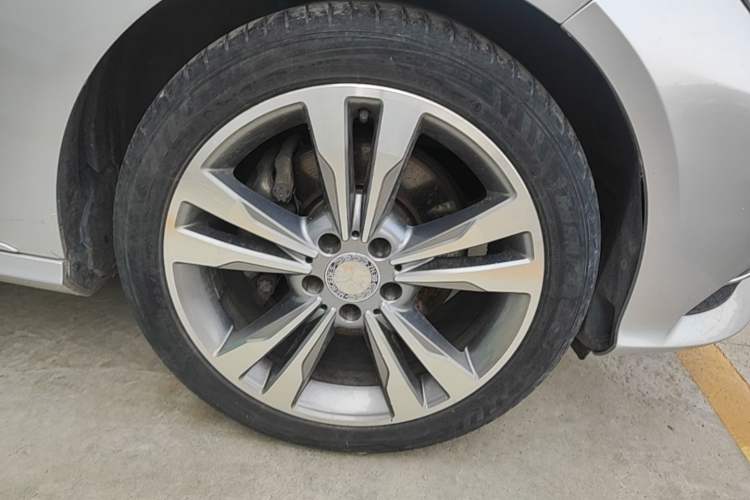 Used Mercedes-Benz E-Class 2015 E 180 L Sport Edition Right Front Wheel Hub