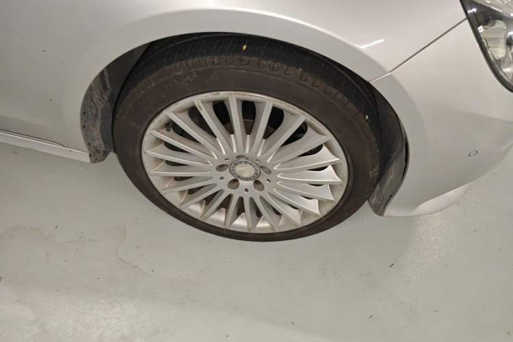 Used Mercedes-Benz E-Class 2015 E 200 L Right Front Wheel Hub