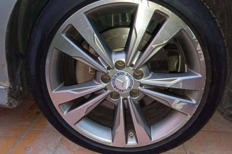 Used Mercedes-Benz E-Class 2015 Facelift E 200 L Sport Edition Right Front Wheel Hub