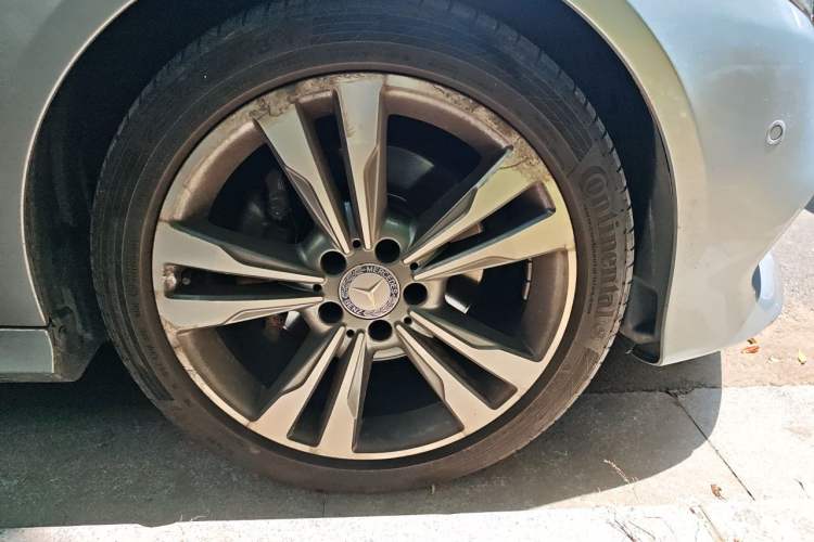 Used Mercedes-Benz E-Class 2015 E 260 L Sport Edition Right Front Wheel Hub