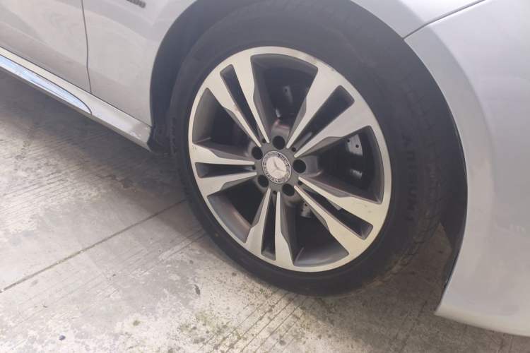 Used Mercedes-Benz E-Class 2015 E 200 L Sport Edition Right Front Wheel Hub
