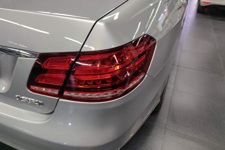 Used Mercedes-Benz E-Class 2015 E 260 L Right Rear Taillight