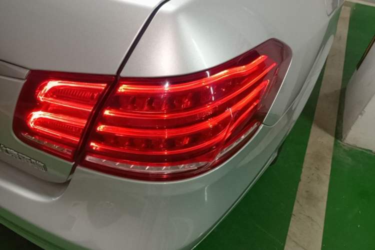Used Mercedes-Benz E-Class 2015 E 180 L Sport Edition Right Rear Taillight