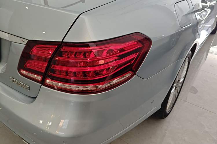 Used Mercedes-Benz E-Class 2015 E 200 L Right Rear Taillight