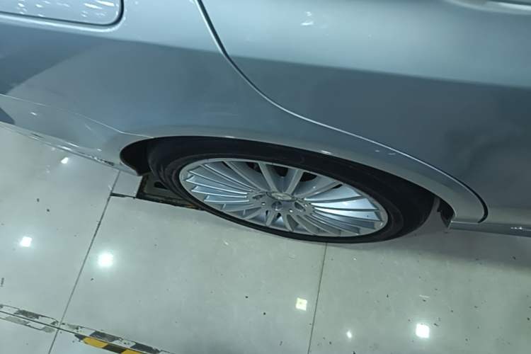 Used Mercedes-Benz E-Class 2015 E 200 L Right Rear Wheel Hub