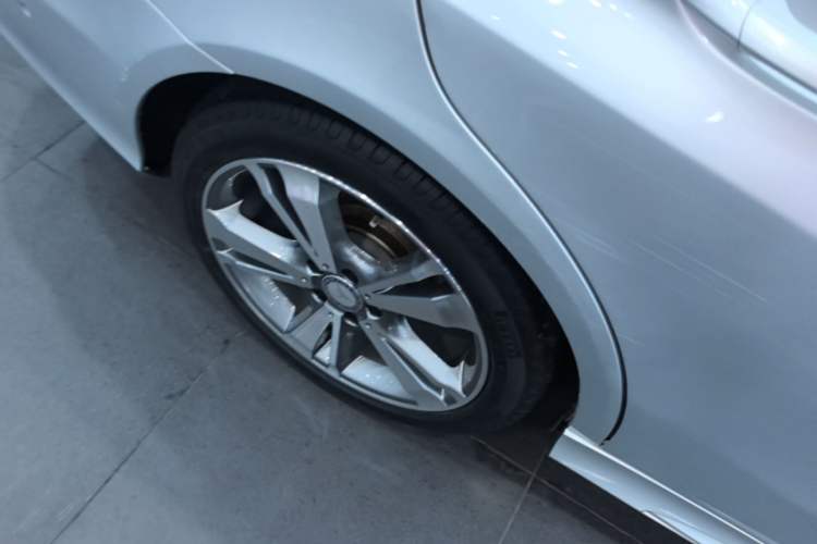 Used Mercedes-Benz E-Class 2015 E 320 L Sport 4MATIC Right Rear Wheel Hub
