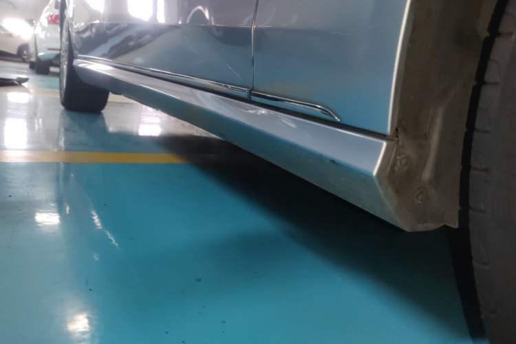 Used Mercedes-Benz E-Class 2015 Facelift E 200 L Right Side Sill