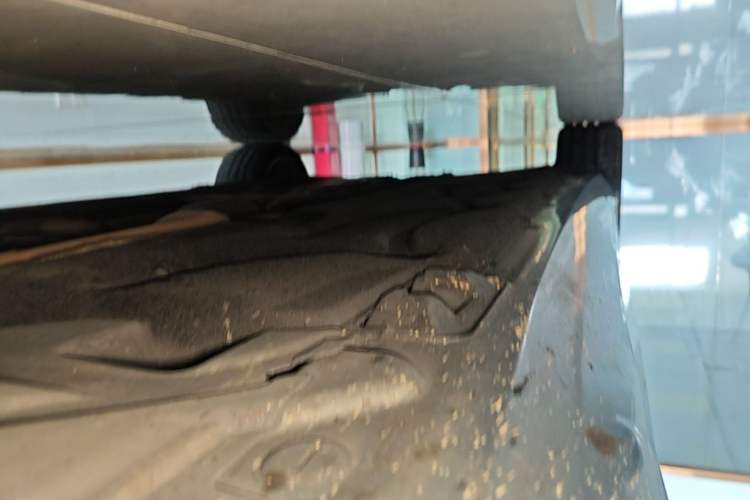 Used Mercedes-Benz E-Class 2015 E 200 L Right Side Sill