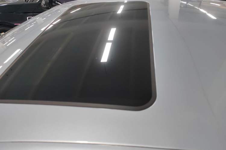 Used Mercedes-Benz E-Class 2015 Facelift E 200 L Roof
