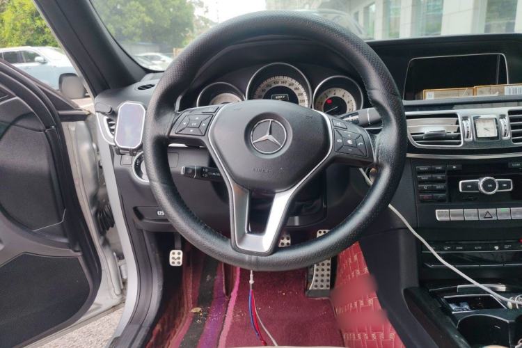 Used Mercedes-Benz E-Class 2015 E 260 L Sport & Fashion Model Steering Wheel