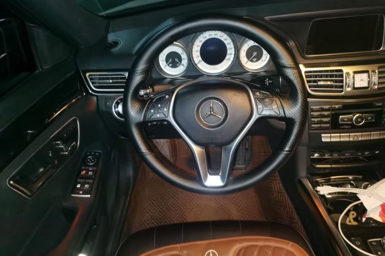 Used Mercedes-Benz E-Class 2015 E 260 L Sport & Fashion Model Steering Wheel