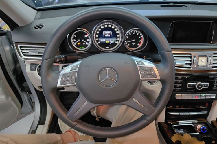 Used Mercedes-Benz E-Class 2015 E 260 L Steering Wheel
