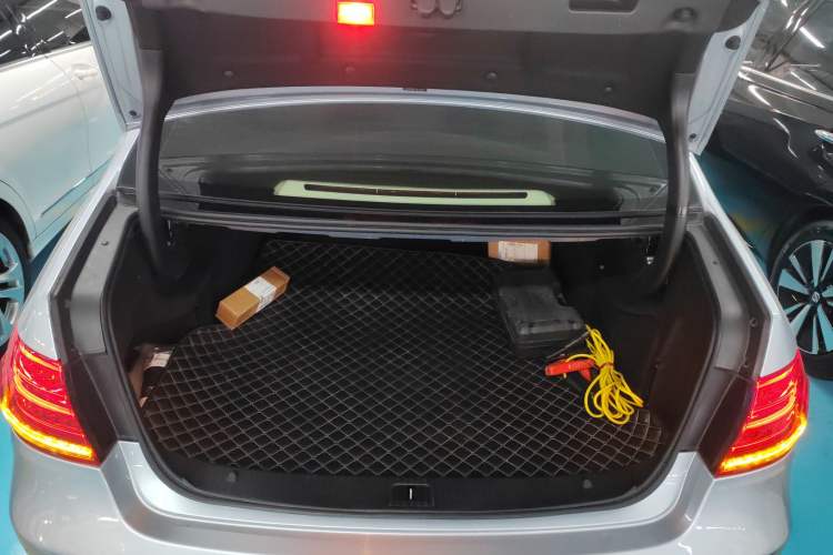 Used Mercedes-Benz E-Class 2015 Facelift E 200 L Trunk