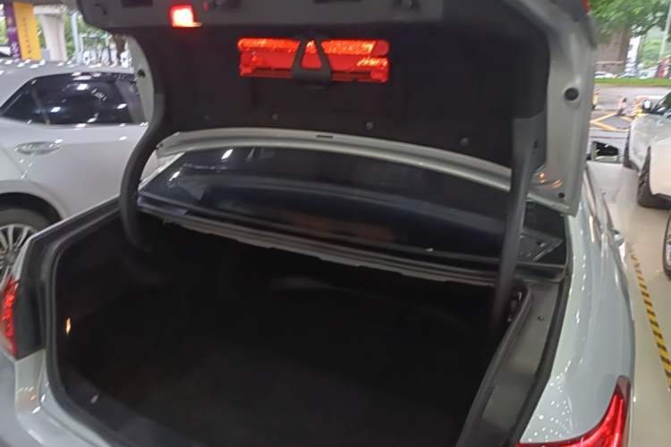 Used Mercedes-Benz E-Class 2015 E 200 L Trunk