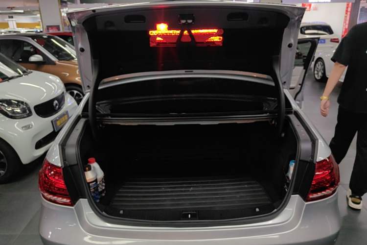 Used Mercedes-Benz E-Class 2015 E 260 L Trunk