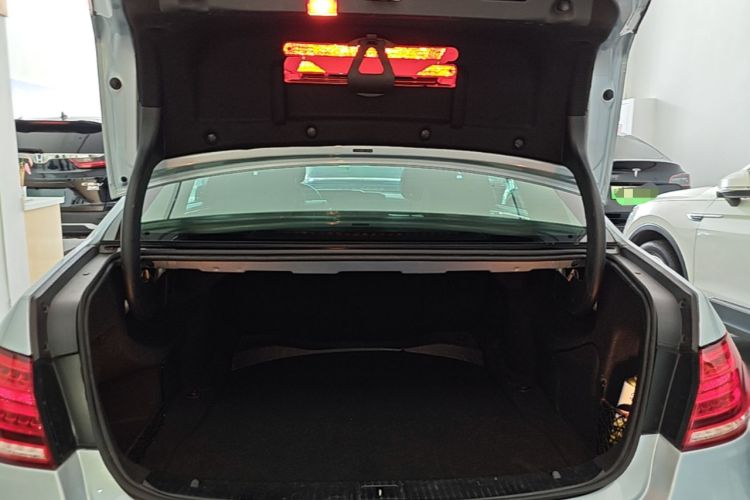 Used Mercedes-Benz E-Class 2015 E 200 L Trunk