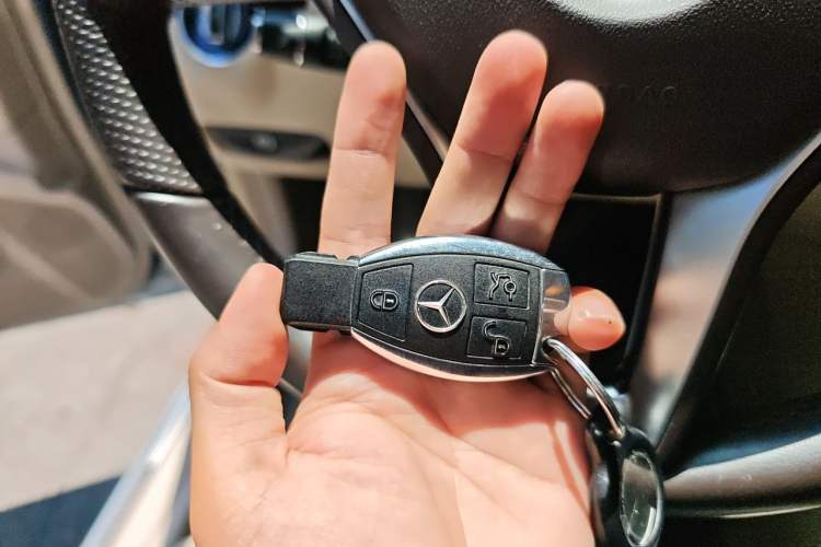 Used Mercedes-Benz E-Class 2015 E 260 L Sport Edition Vehicle Key