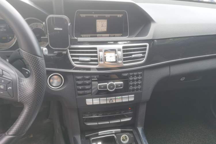 Used Mercedes-Benz E-Class 2015 E 260 L Sport Edition Audio And AC Panel