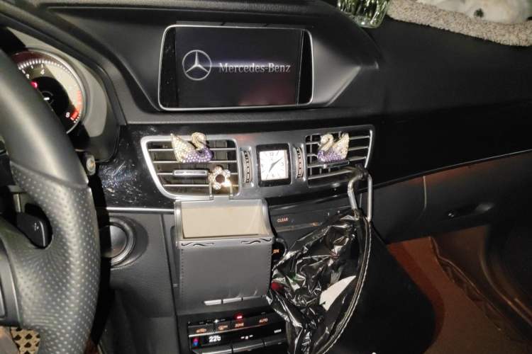 Used Mercedes-Benz E-Class 2015 Restyled E 260 L Sport Edition Audio And AC Panel