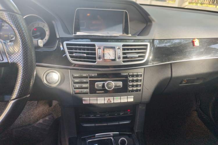 Used Mercedes-Benz E-Class 2015 E 260 L Sport Edition Audio And AC Panel