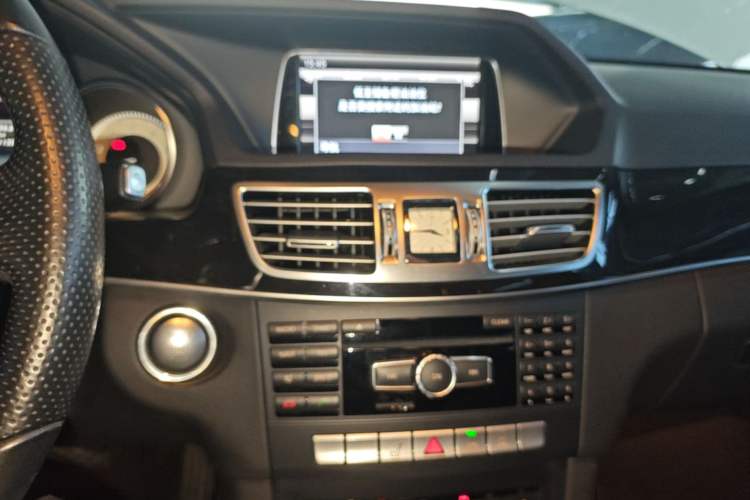 Used Mercedes-Benz E-Class 2015 E 260 L Sport Edition Audio And AC Panel