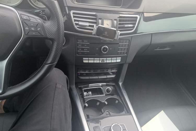 Used Mercedes-Benz E-Class 2015 E 260 L Sport Edition Audio And AC Panel