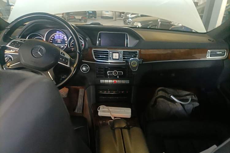 Used Mercedes-Benz E-Class 2015 E 260 L Audio And AC Panel
