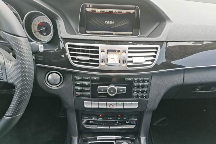 Used Mercedes-Benz E-Class 2015 E 260 L Sport & Fashion Model Audio And AC Panel
