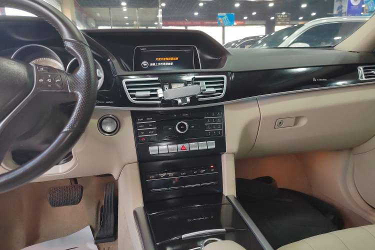 Used Mercedes-Benz E-Class 2015 E 260 L Sport Edition Audio And AC Panel