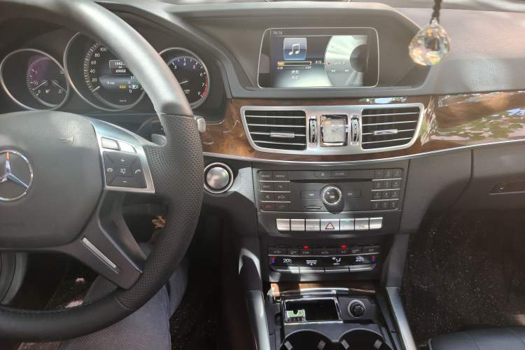 Used Mercedes-Benz E-Class 2015 E 200 L Audio And AC Panel