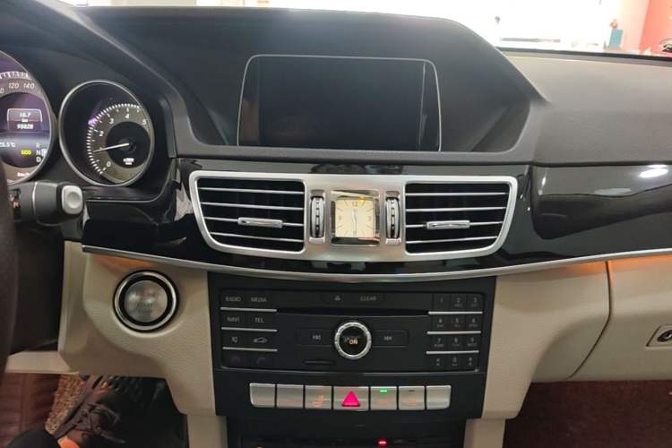 Used Mercedes-Benz E-Class 2015 Facelift E 200 L Sport Edition Audio And AC Panel
