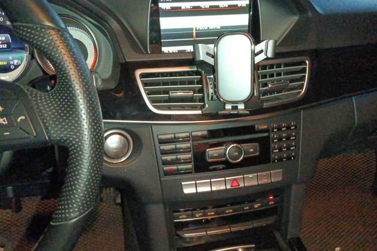 Used Mercedes-Benz E-Class 2015 E 260 L Sport Edition Audio And AC Panel
