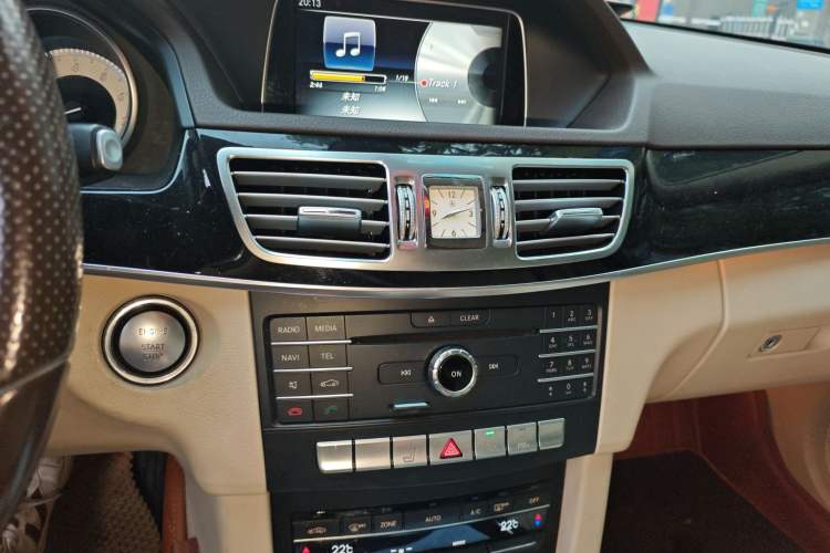 Used Mercedes-Benz E-Class 2015 Restyled E 260 L Sport Edition Audio And AC Panel