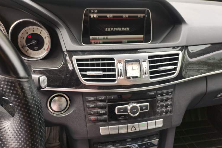 Used Mercedes-Benz E-Class 2015 E 260 L Sport Edition Audio And AC Panel