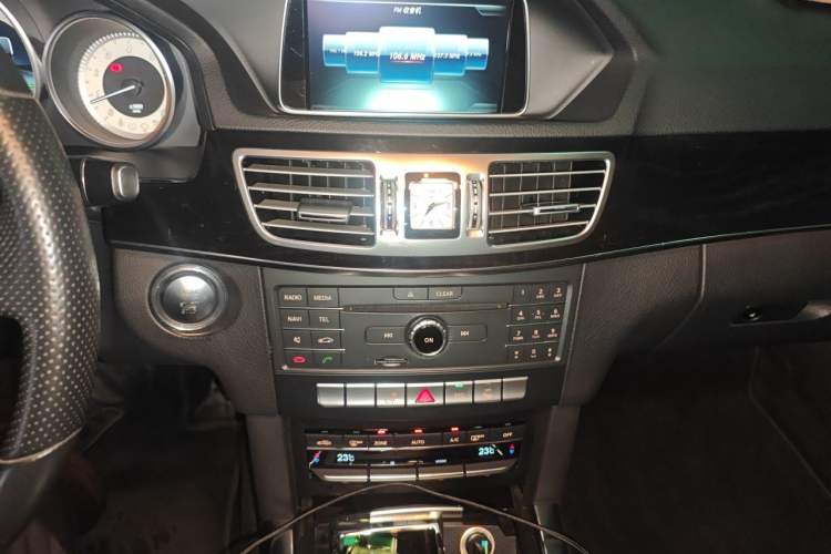 Used Mercedes-Benz E-Class 2015 Restyled E 260 L Sport Edition Audio And AC Panel