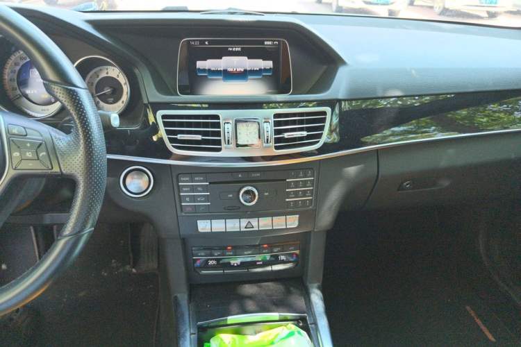 Used Mercedes-Benz E-Class 2015 E 260 L Sport & Fashion Model Audio And AC Panel