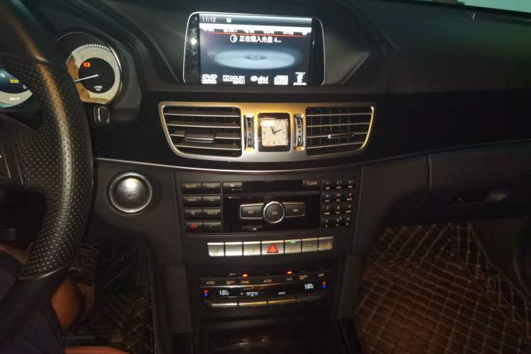 Used Mercedes-Benz E-Class 2015 E 260 L Sport & Fashion Model Audio And AC Panel