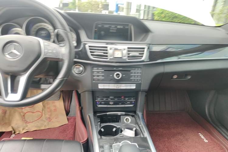 Used Mercedes-Benz E-Class 2015 Restyled E 260 L Sport Edition Audio And AC Panel