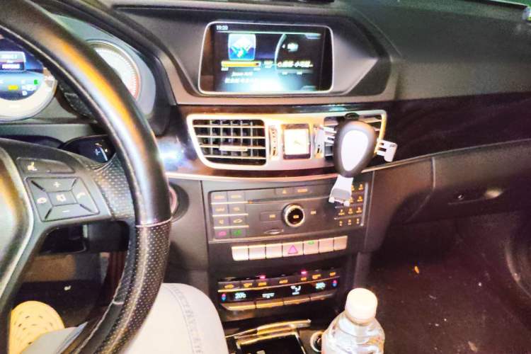 Used Mercedes-Benz E-Class 2015 E 260 L Sport Edition Audio And AC Panel